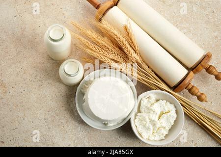 Kosher latticini per la celebrazione Jewish Holiday Shavuot. Shavuot piatto. Foto Stock