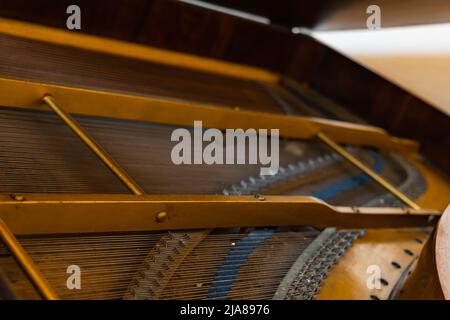 Kamieniec Zabkowicki, Polonia - Giugno 2021: Piano Old Traugott Berndt Breslau Foto Stock