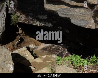 Grotta di apertura a Grønligrotta. Con una guida si può ottenere circa 400 m nella grotta. Foto Stock