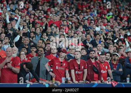 PARIGI, FRANCIA. MAGGIO 28th i tifosi di Liverpool reagiscono all'obiettivo del Real Madrid durante la finale della UEFA Champions League tra Liverpool e Real Madrid allo Stade de France, Parigi sabato 28th maggio 2022. (Credit: Pat Scaasi | MI News) Credit: MI News & Sport /Alamy Live News Foto Stock