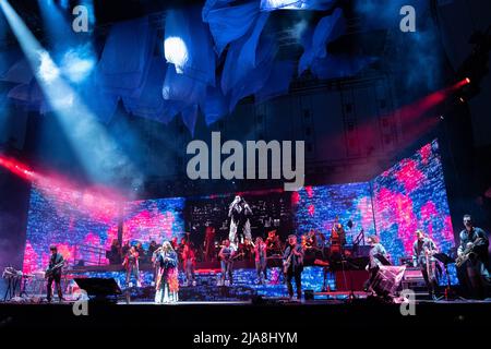 Verona, Italia. 28th maggio 2022. Il cantante italiano Elisa alias Elisa Toffoli durante i suoi concerti live nell'Arena di Verona, per Back to the Future tour 2022 in Heros Festival 2022 Credit: Roberto Tommasini/Alamy Live News Foto Stock