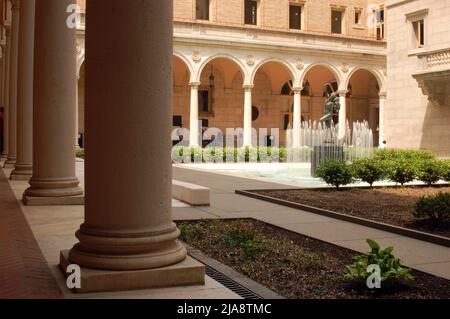 Le colonne del cortile presso la Boston Public Library Foto Stock