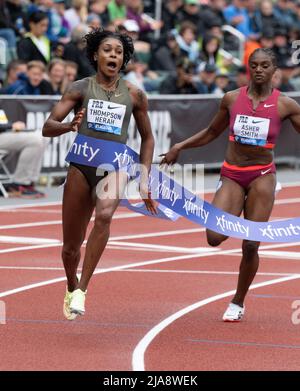 Eugene, Oregon, Stati Uniti. 28th maggio 2022. ELAINE THOMPSON-HERAH della Giamaica vince l'evento Women's 100m durante il Prefontaine Classic al campo Hayward di Eugene, Oregon. Thompson-Herah's Time was 10,79 (Credit Image: © Brian Branch Price/ZUMA Press Wire) Foto Stock