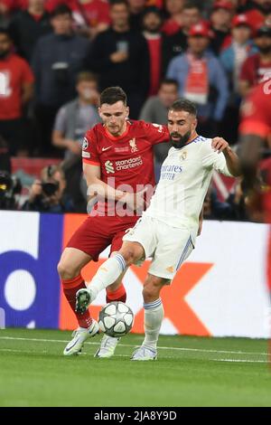 Parigi, Francia. 28th maggio 2022. Andrew Robertson (Liverpool)Daniel Carvajal (Real Madrid) durante la partita della UEFA Champions League tra Liverpool 0-1 Real Madrid allo Stade de France il 28 maggio 2022 a Parigi, Francia. Credit: Maurizio Borsari/AFLO/Alamy Live News Credit: AFLO Co. Ltd./Alamy Live News Foto Stock