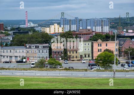 Halifax, Nova Scotia, Canada - 10 agosto 2021: Vista panoramica di diverse case nel quartiere residenziale Foto Stock