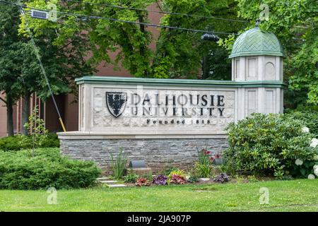 Halifax, Canada - 9 agosto 2021: Cartello dell'Università di Dalhousie Foto Stock