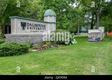 Halifax, Canada - 9 agosto 2021: Cartello dell'Università di Dalhousie Foto Stock