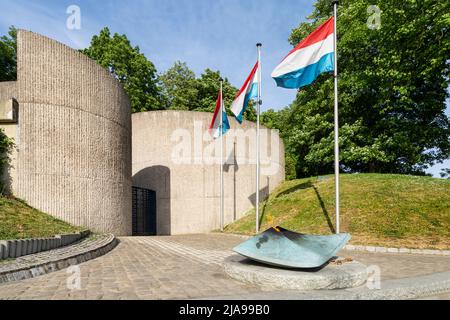 Lussemburgo città, maggio 2022. Vista del Monumento Nazionale de la Solidarité Luxembourgeoise in un parco del centro città Foto Stock