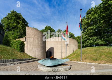 Lussemburgo città, maggio 2022. Vista del Monumento Nazionale de la Solidarité Luxembourgeoise in un parco del centro città Foto Stock