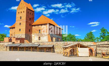 Trakai Island Castle Museum nella stagione estiva. Trakai villaggio, Lituania. Foto Stock