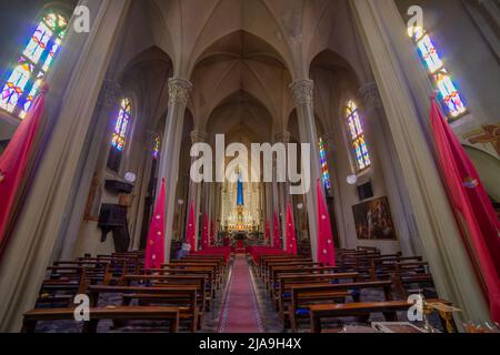 Piazza Brembana Bergamo Italia 22 maggio 2022: Interno della Chiesa di San Martino oltre la Goggia è il luogo principale di culto cattolico in Piazza Bremb Foto Stock