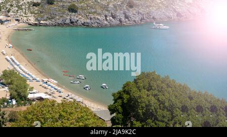 La spiaggia Pallas Beach a Lindos città in Grecia. Foto Stock