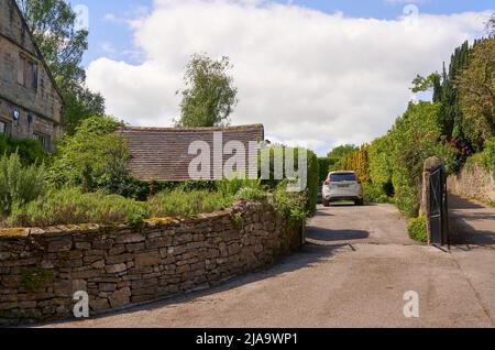 Strada privata in un villaggio Foto Stock