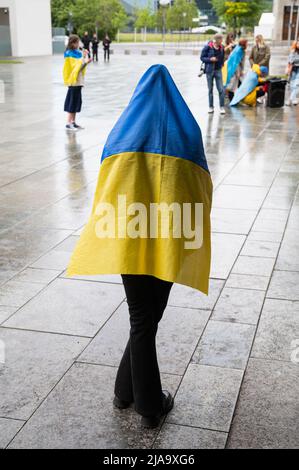 28.05.2022, Berlino, Germania, Europa - raduno pro UE con ucraini, rifugiati, attivisti e sostenitori di fronte alla Cancelleria tedesca. Foto Stock