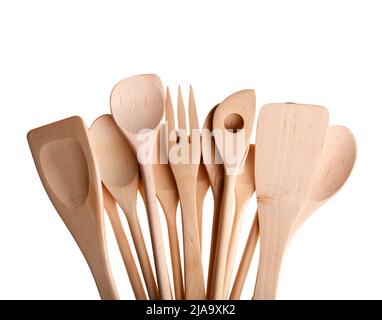 Assortiti utensili di legno da cucina diverse posate su bianco. Foto Stock