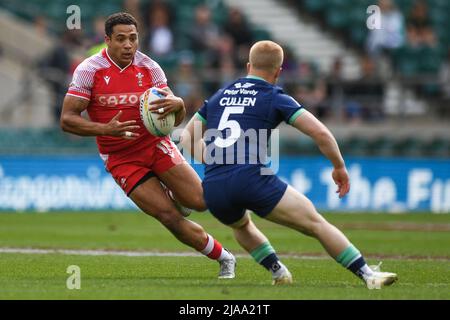 Lloyd Lewis of Wales, in azione durante la partita sotto pressione del Reiss Cullen di Scozia, Foto Stock