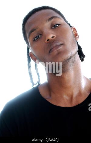 Un ritratto di un giovane artista hip hop Foto Stock