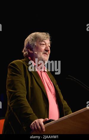 Hay-on-Wye, Galles, Regno Unito. 29th maggio 2022. David Harewood parla con Stephen Fry al Festival di Hay 2022, Galles. Credit: Sam Hardwick/Alamy. Foto Stock