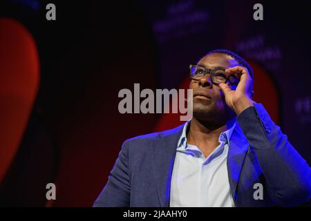 Hay-on-Wye, Galles, Regno Unito. 29th maggio 2022. David Harewood parla con Stephen Fry al Festival di Hay 2022, Galles. Credit: Sam Hardwick/Alamy. Foto Stock