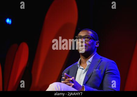 Hay-on-Wye, Galles, Regno Unito. 29th maggio 2022. David Harewood parla con Stephen Fry al Festival di Hay 2022, Galles. Credit: Sam Hardwick/Alamy. Foto Stock