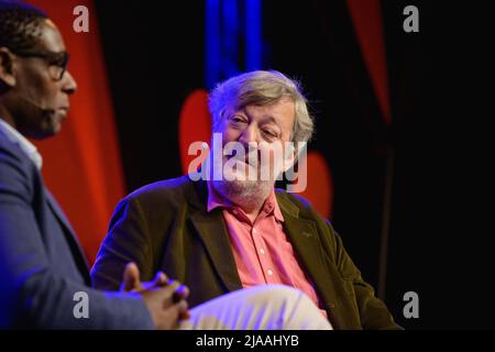 Hay-on-Wye, Galles, Regno Unito. 29th maggio 2022. David Harewood parla con Stephen Fry al Festival di Hay 2022, Galles. Credit: Sam Hardwick/Alamy. Foto Stock