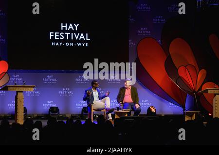 Hay-on-Wye, Galles, Regno Unito. 29th maggio 2022. David Harewood parla con Stephen Fry al Festival di Hay 2022, Galles. Credit: Sam Hardwick/Alamy. Foto Stock
