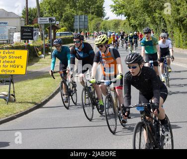 Partecipanti concorrenti Charity Cycling Event RideLondon Fyfield Essex Foto Stock