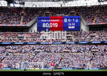 Una visione generale del tabellone che mostra la partecipazione di 80.019 durante la finale del Campionato Sky Bet al Wembley Stadium di Londra. Data foto: Domenica 29 maggio 2022. Foto Stock