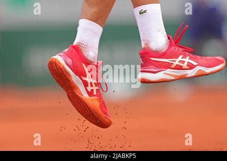 Parigi, Francia. 29th maggio 2022; Roland Garros, Parigi, Francia: Torneo Open di tennis francese: Novak Djokovic (SRB) Wears Asics Credit: Action Plus Sports Images/Alamy Live News Foto Stock