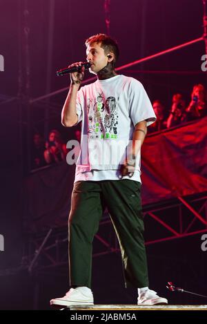 Napa, California, Stati Uniti. 28th maggio 2022. Tyler Joseph con ventuno piloti che si esibiscono il 2° giorno del festival musicale BottleRock 2022. Credit: Ken Howard/Alamy Live News Foto Stock