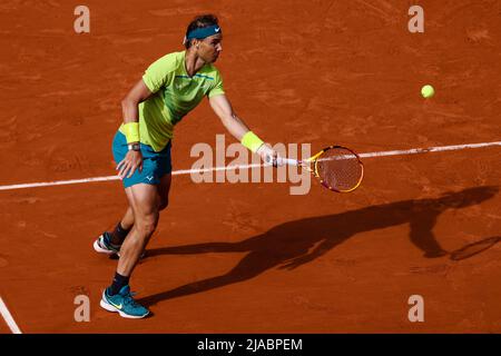 Parigi, Francia. 29th maggio 2022. Rafael Nadal, giocatore di tennis spagnolo, è in azione al torneo di tennis del Grand Slam Open francese del 2022 a Roland Garros, Parigi, Francia. Frank Molter/Alamy Live news Foto Stock