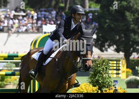 Roma, Italia. 29th maggio 2022. Emanuele Camilli durante il Premio 10 - Rolex Gran Premio Roma&#XA;II manica del 89th CSIO Roma 2022 a Piazza di Siena, 28th maggio 2022, Roma, Italia. Credit: Live Media Publishing Group/Alamy Live News Foto Stock