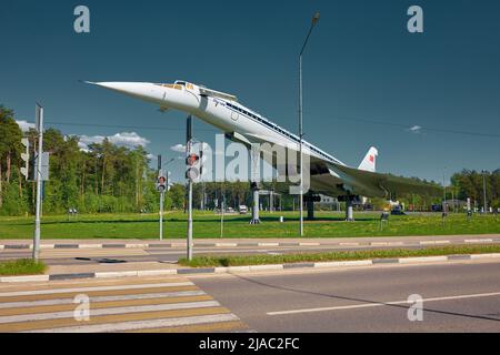Installato nella città di Zhukovsky in memoria dei risultati dell'industria dell'aviazione domestica del 20th secolo Monumento al Tu-144: Zhukovs Foto Stock