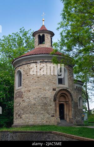 Rotunda di San Martino a Praga in primavera. Vysehrad. Patrimonio dell'umanità dell'UNESCO. Foto Stock