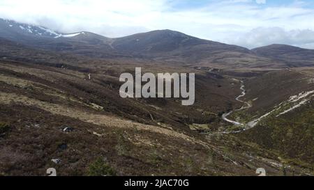 Vista aerea del Parco Nazionale di Cairngorms sulle pendici di Cairn Gorm nelle Highlands scozzesi Foto Stock