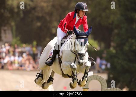 Roma, Italia. 29th maggio 2022. Laura Kraut (USA) in Confu durante il CSIO 5* Rome Rolex Grand Prix a Piazza di Siena il 29 maggio 2022 a Roma, Italia. (Foto di Giuseppe fama/Pacific Press) Credit: Pacific Press Media Production Corp./Alamy Live News Foto Stock