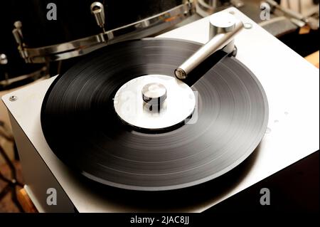 musica, riproduzione, ascolto, conoscitore, appassionato di musica, Bilancia, Bilancia Made in Japan, suono analogico, vinile, giradischi, collezionisti, stile di vita, stile retrò, Foto Stock