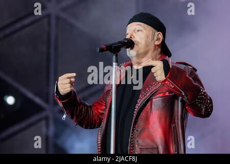 Italia 28 Maggio 2022 Vasco Rossi - il Blasco - concerto dal vivo all'Autodromo Enzo e Dino Ferrari Imola © Andrea Ripamonti / Alamy Foto Stock