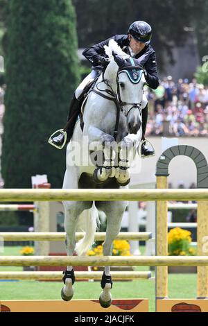 Roma, Italia. 29th maggio 2022. Piergiorgio Bucci (ITA) durante il Premio 10 - Roma Rolex Grand Prix del 89th CSIO Roma 2022 a Piazza di Siena a Roma il 28 maggio 2022 credito: Agenzia fotografica indipendente/Alamy Live News Foto Stock