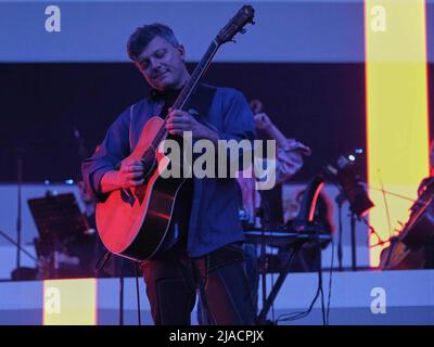 Verona, Italia. 28th maggio 2022. Andrea Rigonat durante ELISA - TORNA AL FUTURO TOUR 2022, concerto di musica cantante italiana a Verona, 28 2022 maggio Credit: Independent Photo Agency/Alamy Live News Foto Stock