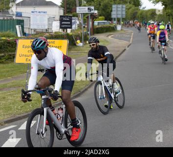 Partecipanti concorrenti Charity Cycling Event RideLondon Fyfield Essex Foto Stock