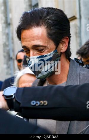 Arrivi all'Armani Fashion Show alla settimana della Moda uomo di Milano Primavera/Estate 2021/22 con: Adrien Brody dove: Milano, Italia quando: 21 giu 2021 credito: Mairo Cinquetti/WENN Foto Stock