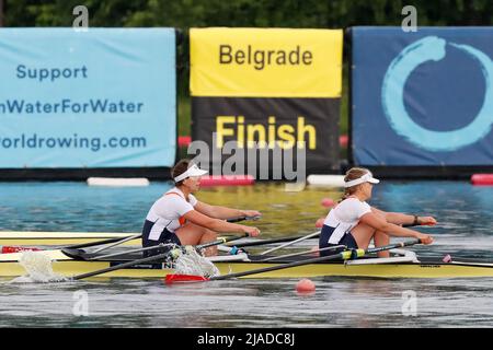 BELGRADO, SERBIA - 29 MAGGIO: Lisa Bruijnincx dei Paesi Bassi e Minke Holleboom dei Paesi Bassi che gareggiano nella Doppia scultura femminile finale B durante la Coppa del mondo di canottaggio al lago Sava il 29 maggio 2022 a Belgrado, Serbia (Foto di Nikola Krstic/Orange Pictures) Foto Stock