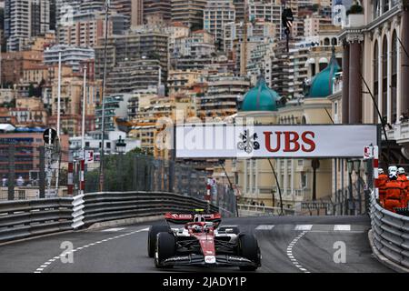 Monte Carlo, Monaco. 29th maggio 2022. Il driver dell'Alfa Romeo Zhou Guanyu compete durante la finale del Gran Premio di Formula uno di Monaco al Circuit de Monaco di Monte Carlo, Monaco, 29 maggio 2022. Credit: Qian Jun/Xinhua/Alamy Live News Foto Stock