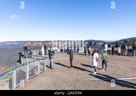 ECHO Point Katoomba nelle Blue Mountains del nuovo Galles del Sud, i turisti a Echo Point per vedere Jamison Valley e Three Sisters, Australia Foto Stock