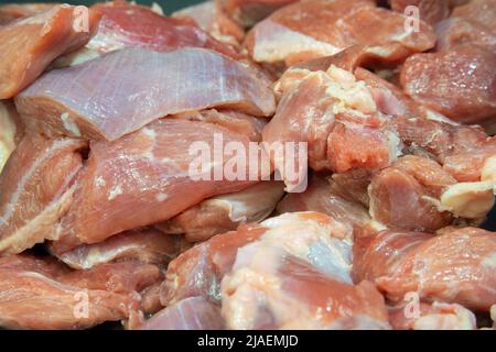 Primo piano con carne di tacchino fresca cruda. Dieta e cibi sani ricchi di proteine Foto Stock