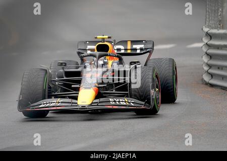 Monaco Ville, Monaco. 29th maggio 2022. Motorsport: Formula 1 World Championship, Gran Premio di Monaco: Sergio Perez dal Messico del Team Oracle Red Bull è in pista. Credit: Hasan Bratic/dpa/Alamy Live News Foto Stock