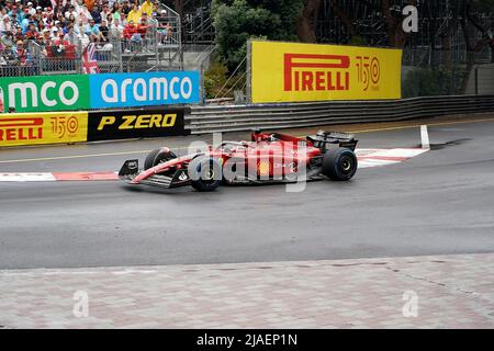 Monaco Ville, Monaco. 29th maggio 2022. Motorsport: Formula 1 World Championship, Gran Premio di Monaco: Charles Leclerc del team Ferrari è in pista a Monaco. Credit: Hasan Bratic/dpa/Alamy Live News Foto Stock