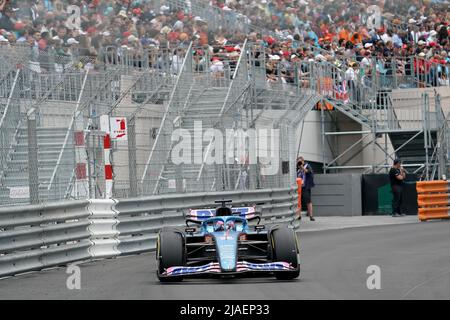 Monaco Ville, Monaco. 29th maggio 2022. Motorsport: Campionato del mondo Formula 1, Gran Premio di Monaco: Fernando Alonso dalla Spagna del Team Alpine è in pista. Credit: Hasan Bratic/dpa/Alamy Live News Foto Stock