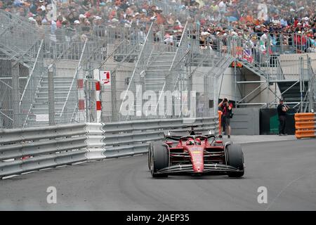 Monaco Ville, Monaco. 29th maggio 2022. Motorsport: Formula 1 World Championship, Gran Premio di Monaco: Charles Leclerc del team Ferrari è in pista a Monaco. Credit: Hasan Bratic/dpa/Alamy Live News Foto Stock